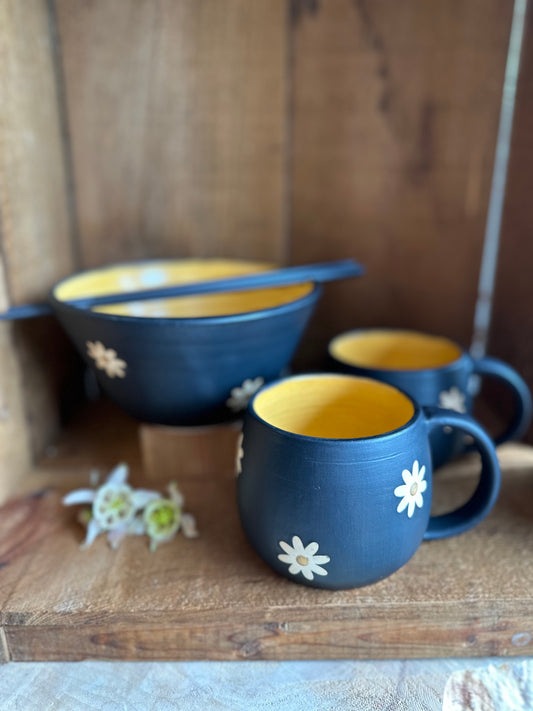 Daisy Mug ~ black, citrus